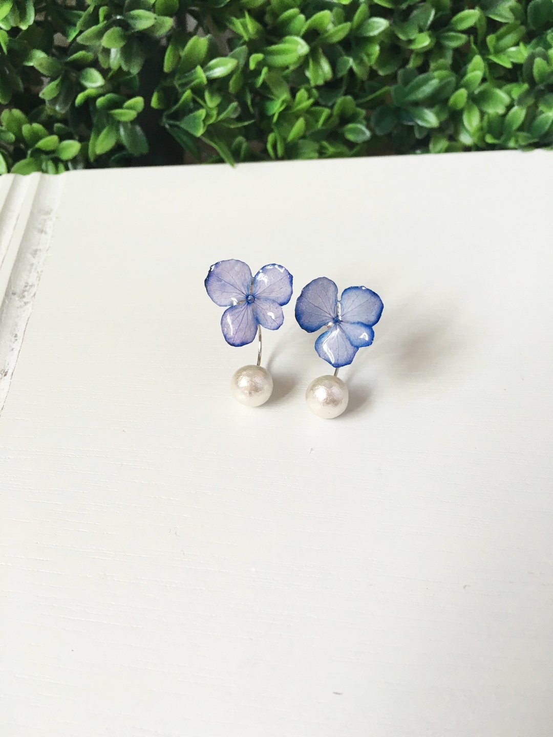 *Haku·Neko* 淡紫绣球花棉棉珠后耳托耳环 (真花系列) (订制品) - 耳环/耳夹 - 植物．花 紫色