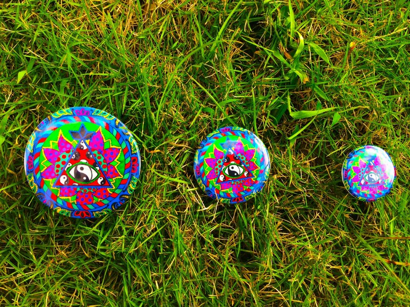 ✝新世纪概论徽章✝三角太极眼7.5cm - 徽章/别针 - 塑料 多色