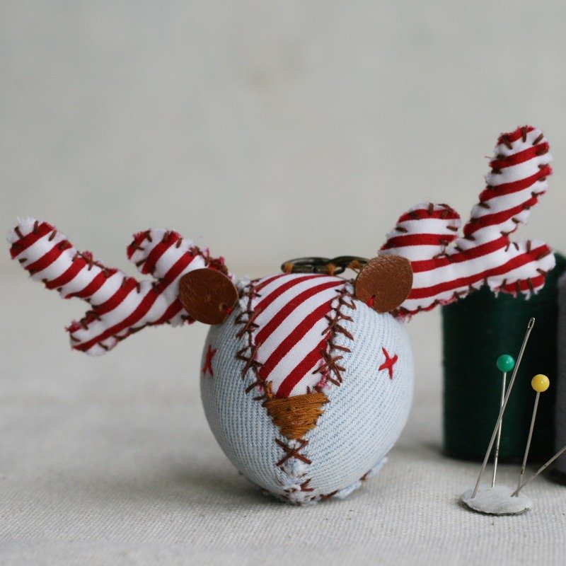 【布完美】丹宁麋鹿 手缝吊饰/钥匙圈_红白牛奶糖_X光眼 - 钥匙链/钥匙包 - 其他材质 蓝色