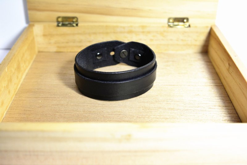 密不可分 手染皮革手环 (12色/免费刻字) - 手链/手环 - 真皮 黑色