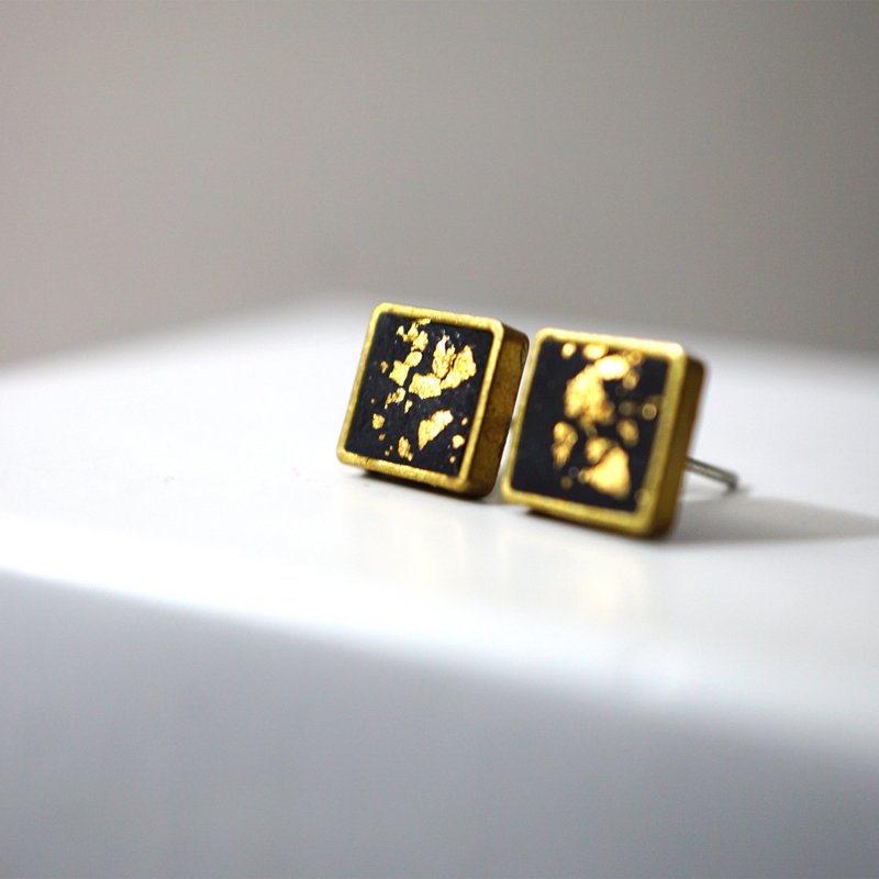 碎片耳钉| 黑色金箔黄铜正方形耳环耳钉 - 耳环/耳夹 - 粘土 黑色
