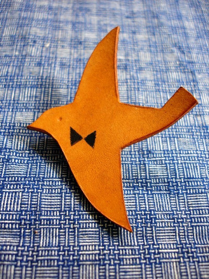 小飞鸟皮革别针 - 胸针 - 真皮 咖啡色