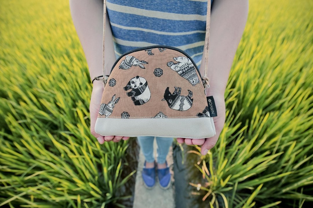 老妈手中线 // 青田山形包 肩背包 化妆零钱包-森森保卫战 - 化妆包/杂物包 - 棉 咖啡色