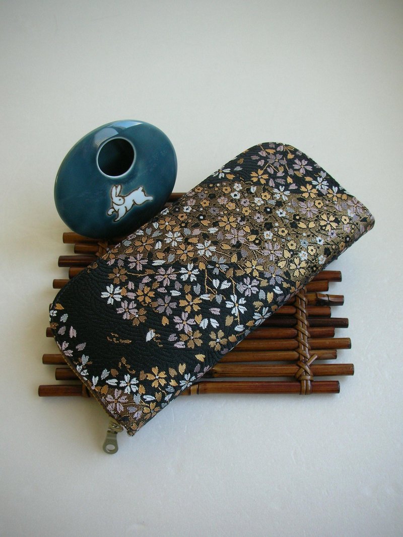 京西阵金襴锦织【波光粼粼流水樱】-长夹/皮夹/零 - 皮夹/钱包 - 丝．绢 咖啡色