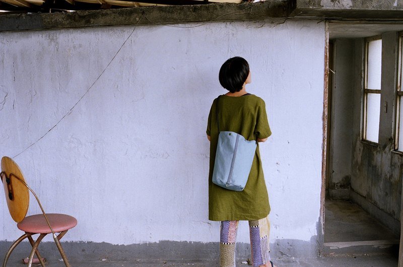 双面帆布圆筒包- 浅灰蓝 杯与空杯 - 侧背包/斜挎包 - 其他材质 蓝色