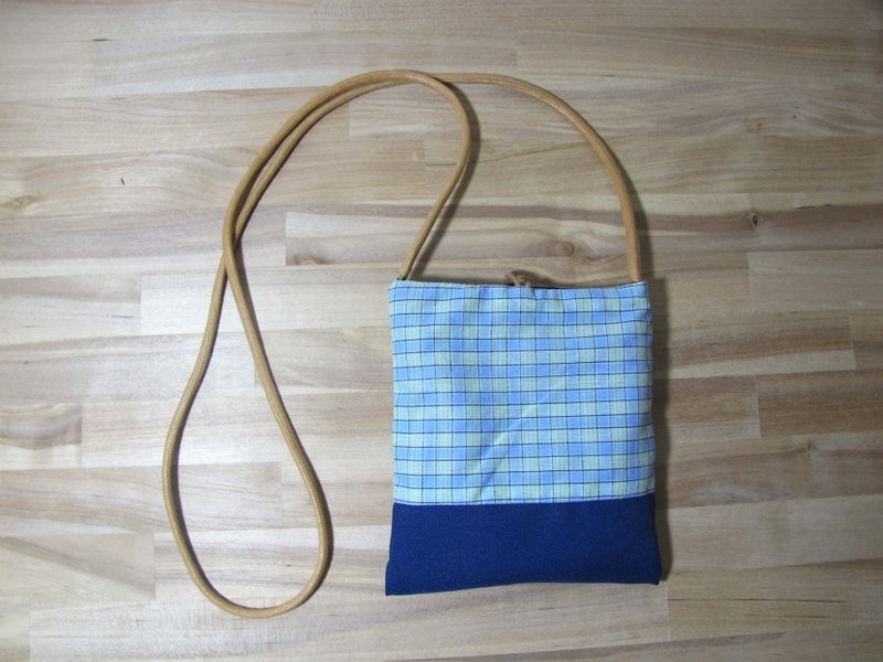 坎佩尔的背袋-浅色蓝绿格纹绑带手机袋 - 其他 - 棉．麻 