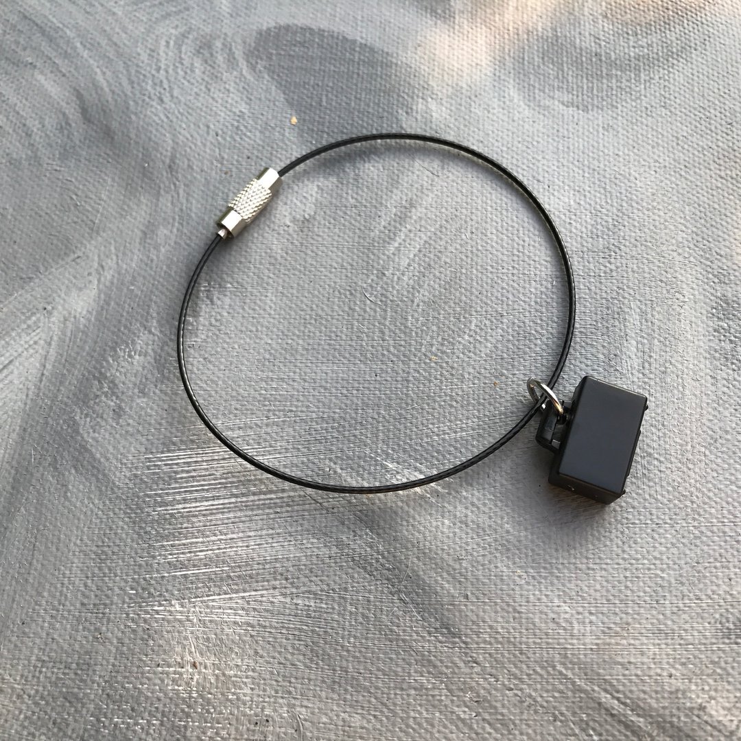 手环∞不用提的手提箱 - 手链/手环 - 塑料 黑色