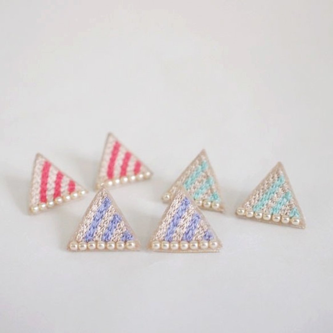 clip on earrings "stripe triangle" - 耳环/耳夹 - 绣线 粉红色