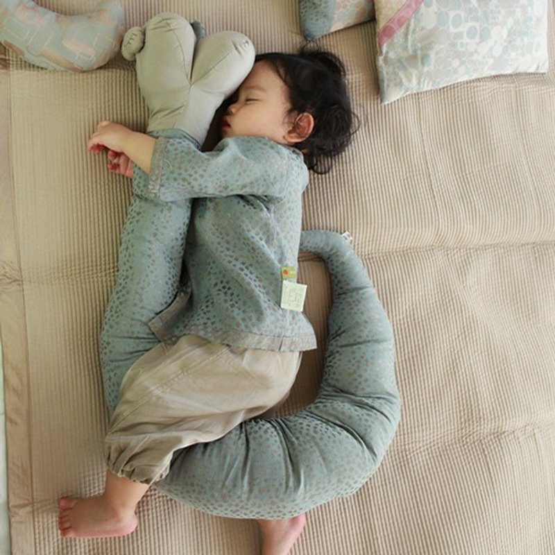 KAKIBABY专利天然柿子染布 - 淘气蛇抱抱枕(蓝色) - 哺乳巾 - 棉．麻 蓝色