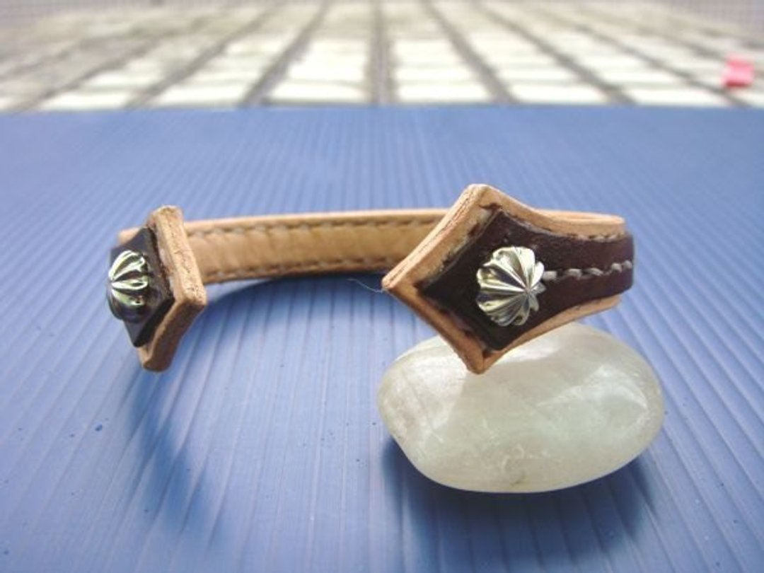 ISSIS - 中古世纪骑士风格手环 - 手链/手环 - 真皮 金色