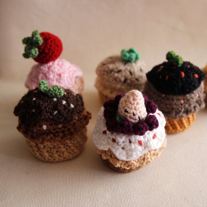 手作毛线美食 手钩杯子蛋糕 游戏玩具 婚礼小物 多种口味 - 玩具/玩偶 - 聚酯纤维 多色