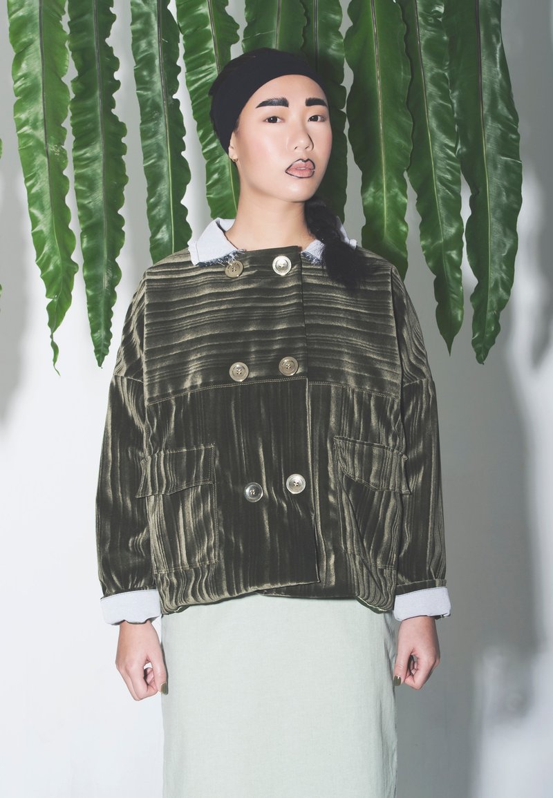 军绿双排钮外套 - 女装休闲/机能外套 - 其他材质 绿色