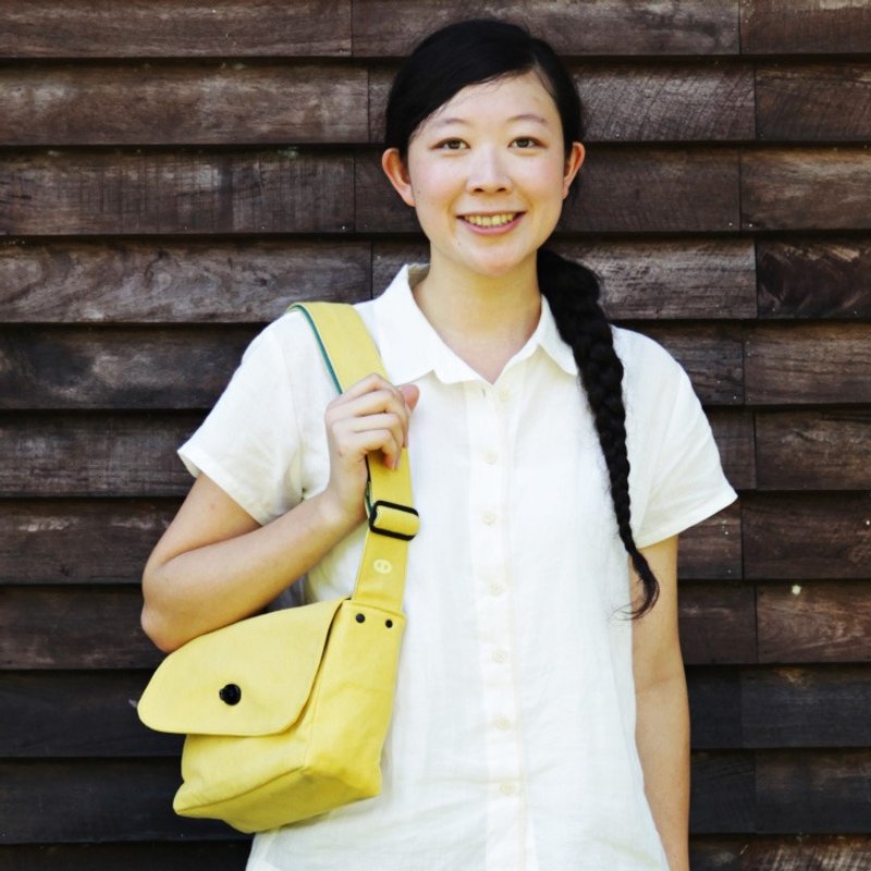 蘑菇Mogu/ 斜肩帆布包/ May（柠檬黄） - 侧背包/斜挎包 - 棉．麻 黄色