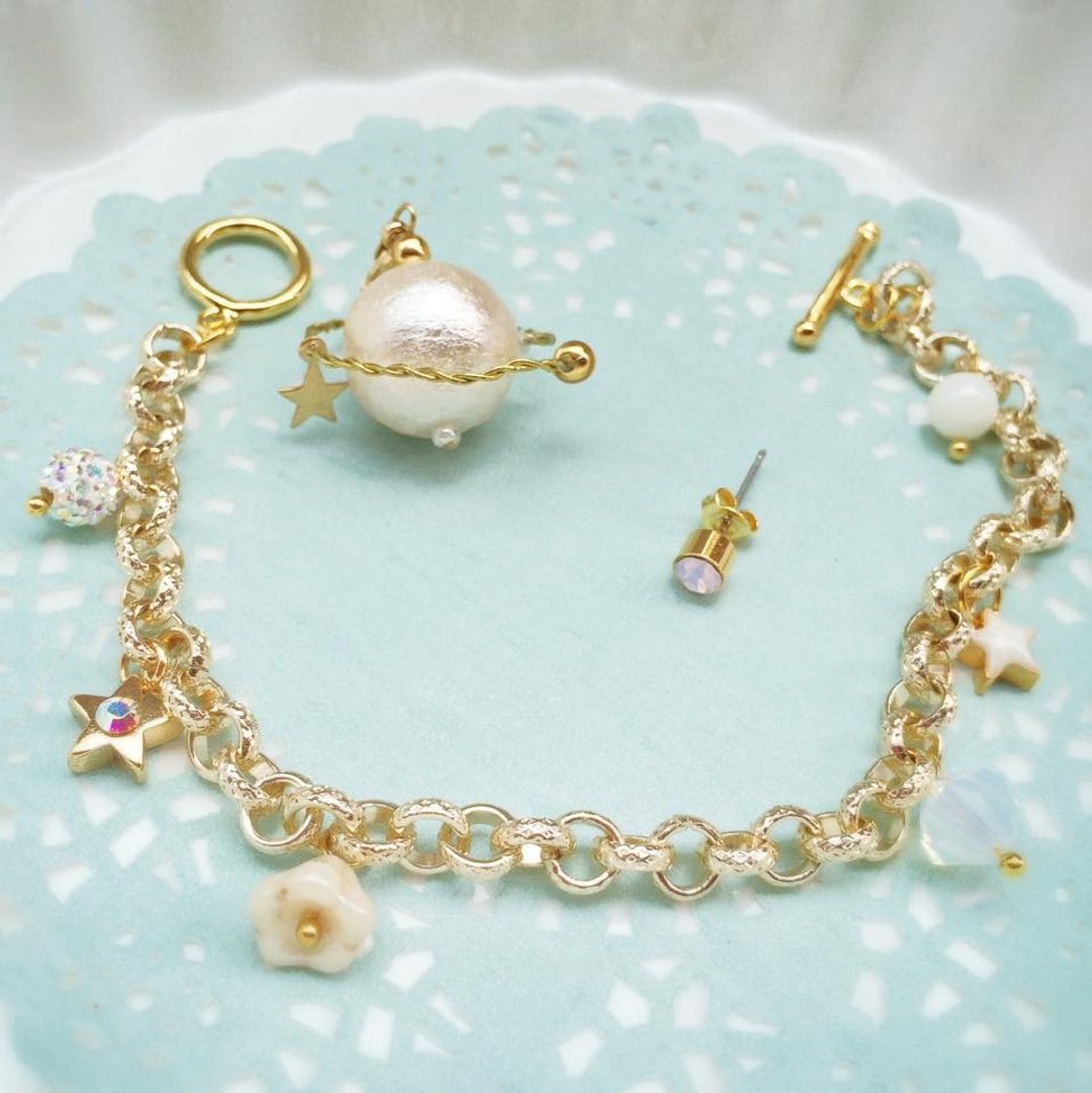 [Atelier A.]Summer Campaign棉珠星球耳环手链套装 - 手链/手环 - 其他材质 