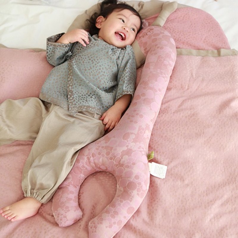 KAKIBABY专利天然柿子染布 - 长颈鹿抱抱枕(红色) - 哺乳巾 - 棉．麻 粉红色