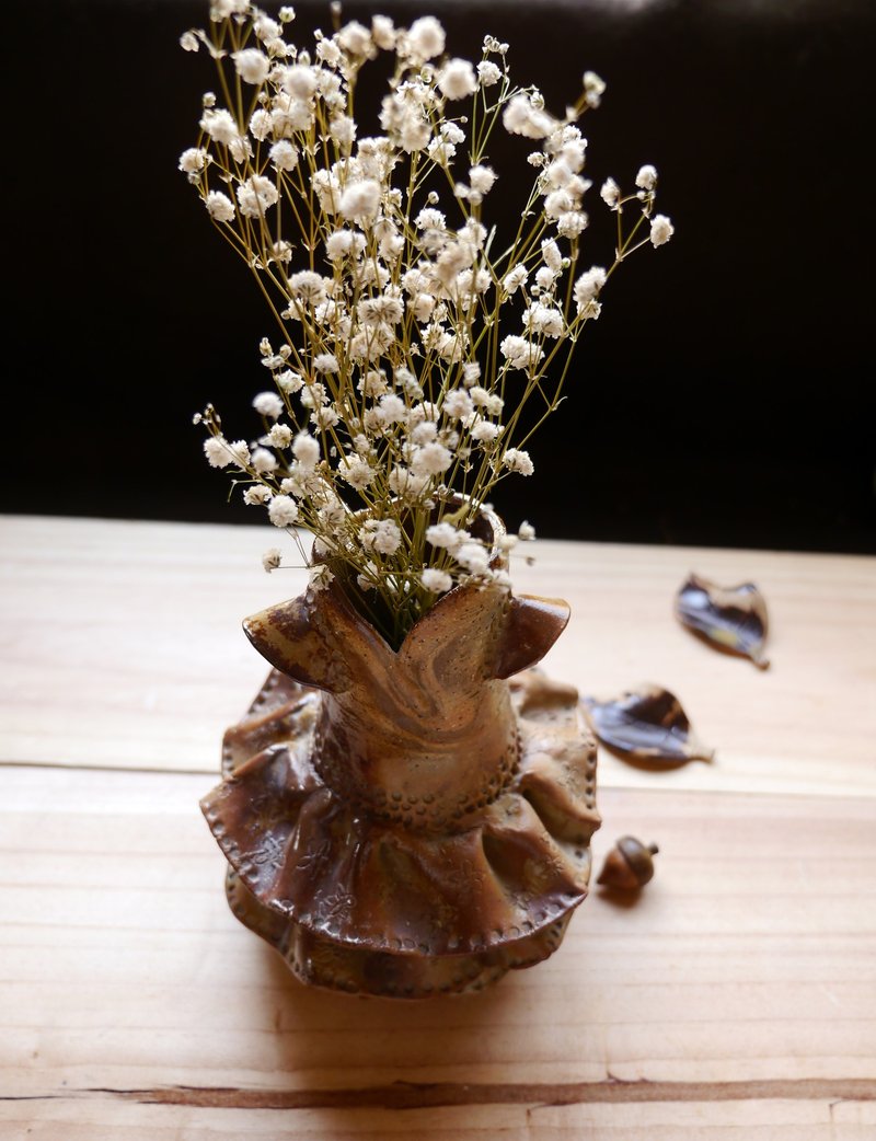 手捏优雅蛋糕裙花器  / 1 入 - 植栽/盆栽 - 瓷 