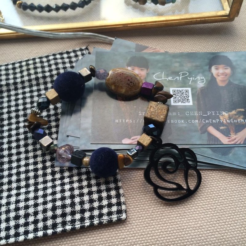 深蓝木片 蔷薇绒感拼接手环 - 手链/手环 - 其他材质 蓝色