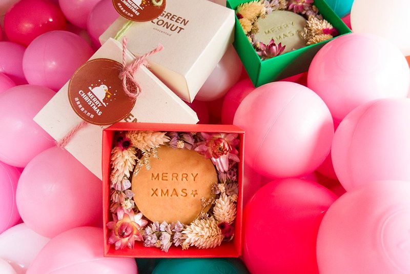 圣诞礼物 立体手作干燥花圈+圣诞圆型皂 - 摆饰 - 植物．花 红色