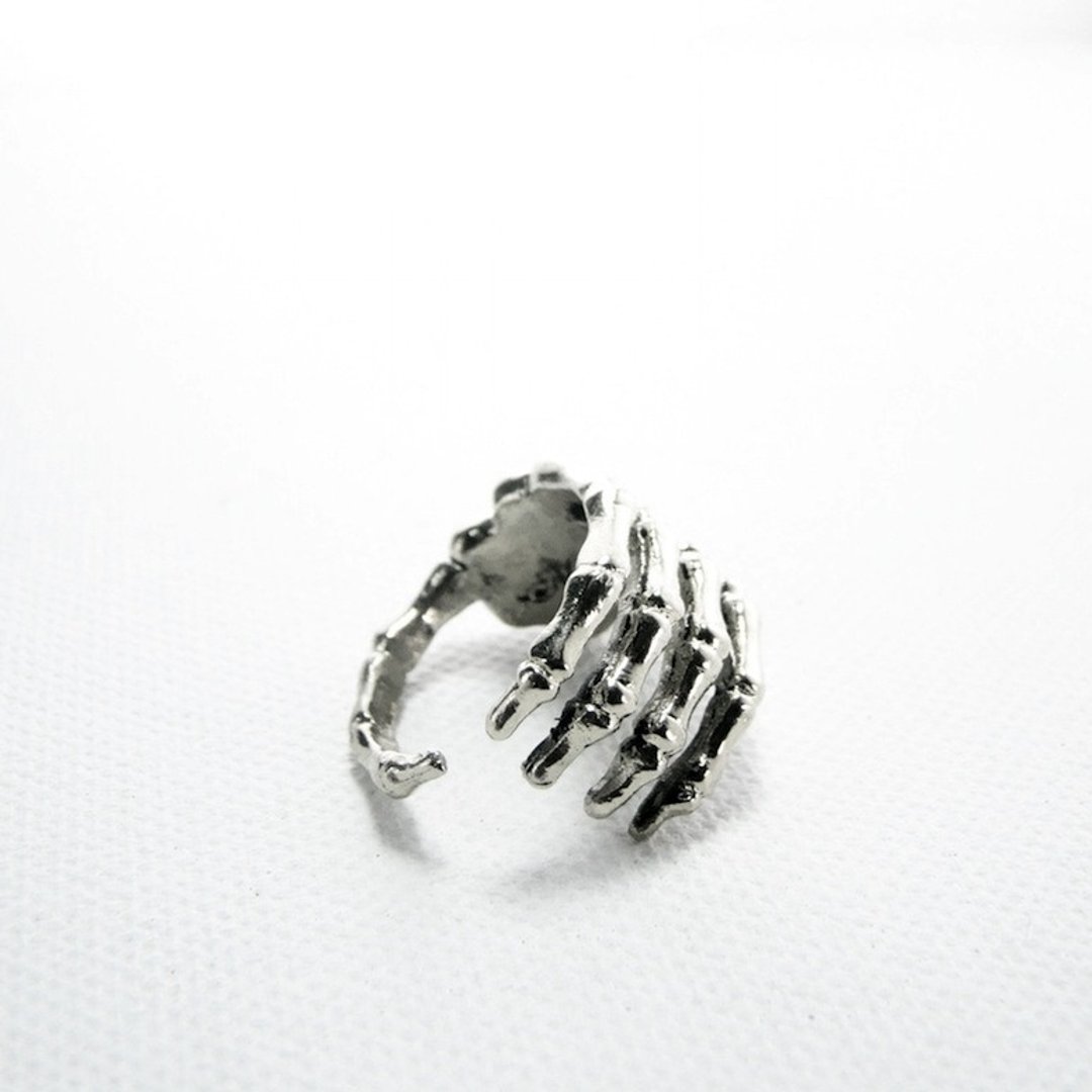 Hand bone ring in white bronze with oxidized antique color ,Rocker jewelry ,Skull jewelry,Biker jewelry - 戒指 - 其他金属 
