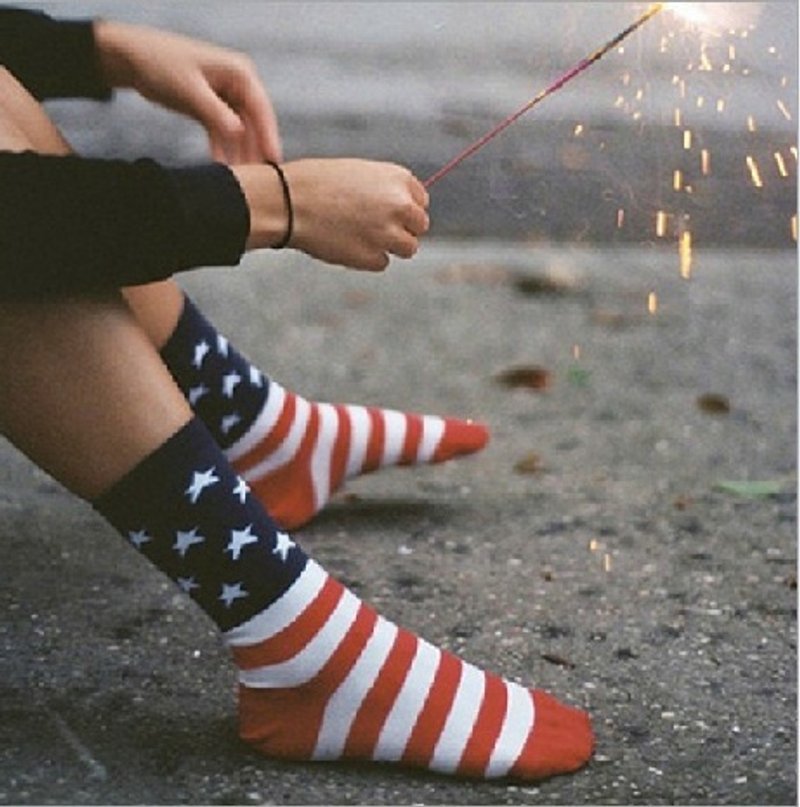 Bebebobo ::: <爱国诗人>阿美利坚中筒袜 - 袜子 - 其他材质 红色