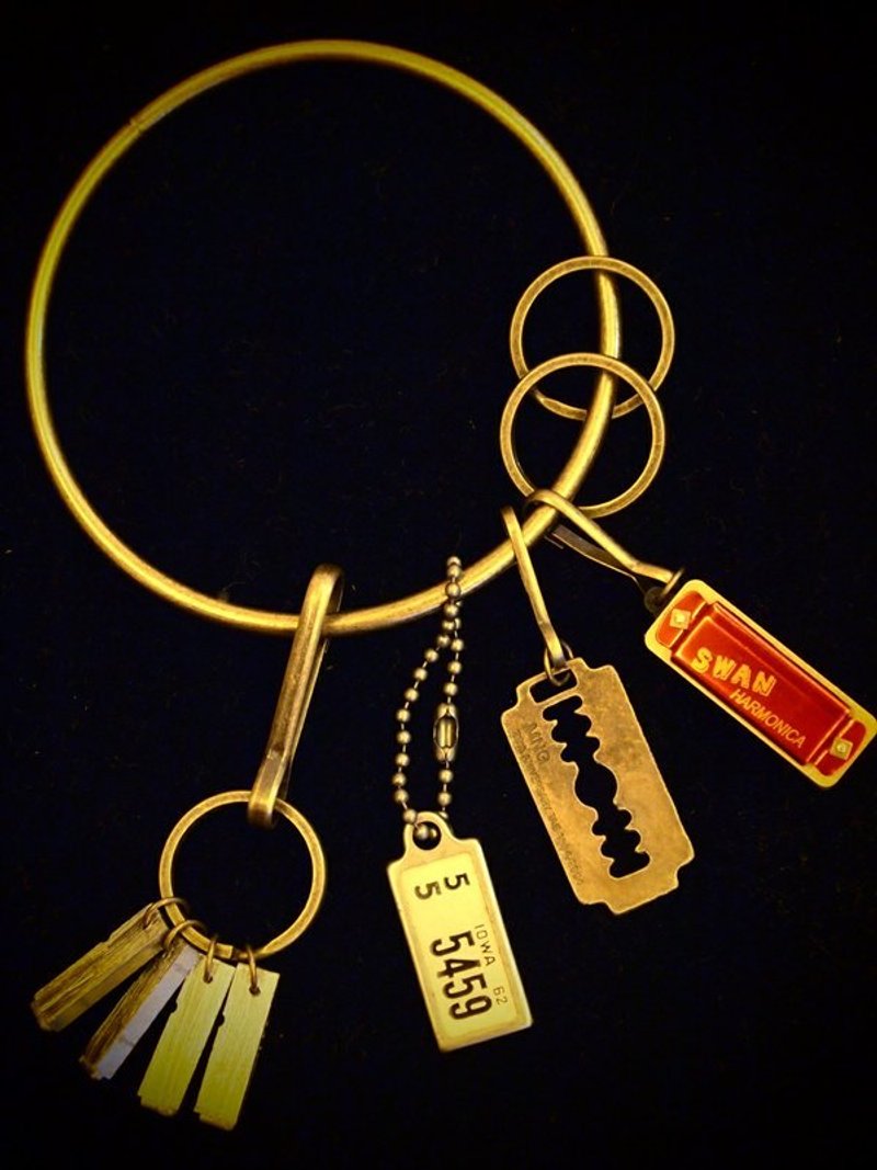 I’m not afraid of going home alone DAV款＋铅字款 深夜回家我不怕钥匙圈 - 其他 - 其他材质 金色