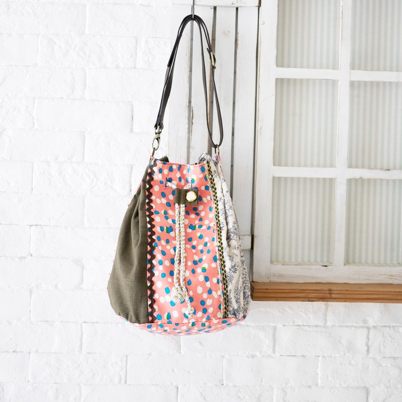 日本风森林蓝线条花布手作水桶包 - 侧背包/斜挎包 - 其他材质 粉红色