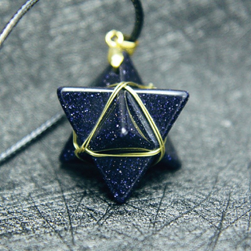ESCA • 矿物系列 魔卡巴几何多面体蓝金沙石项链（金线） - 项链 - 宝石 黑色