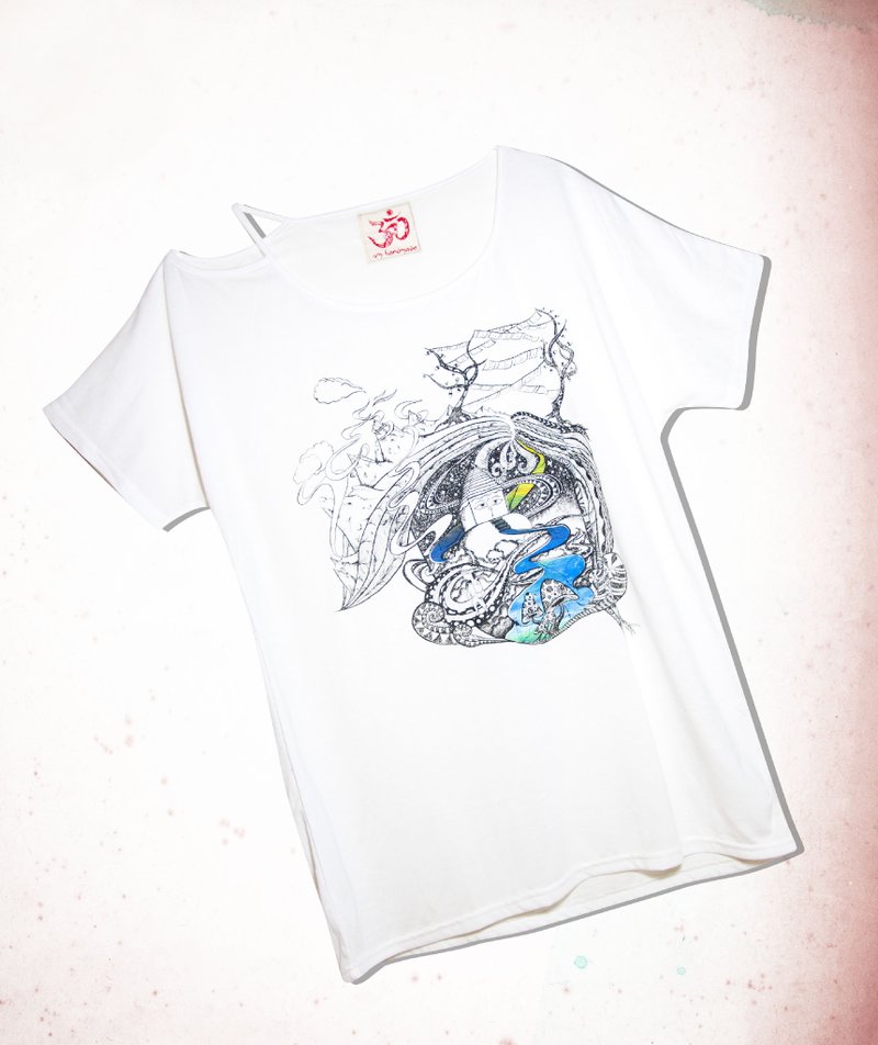 手感单露肩旅行T-奔走在尼泊尔雪山(白) - 女装 T 恤 - 其他材质 白色