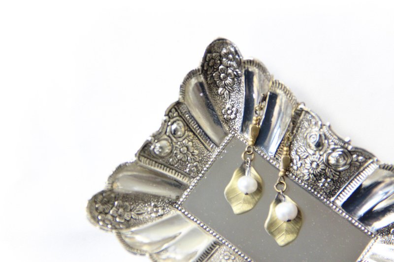 盛开了 / 白鹤芋 - 珍珠耳环 - 耳环/耳夹 - 其他金属 金色