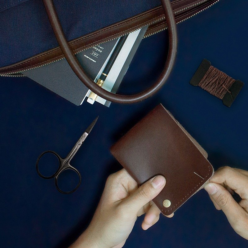 深蓝冬夜-【ADOLE】真皮手做DIY套组-短夹-焦茶色 - 皮件 - 真皮 