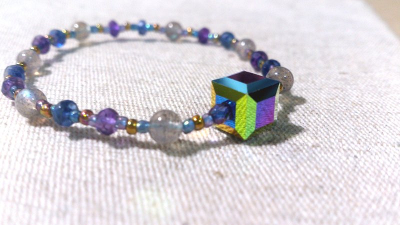 crystal in dearsharka || dotdot．拉长石 x 蓝晶石 x 紫水晶 x 绚丽方彩施华洛世奇水晶 - 手链/手环 - 宝石 蓝色