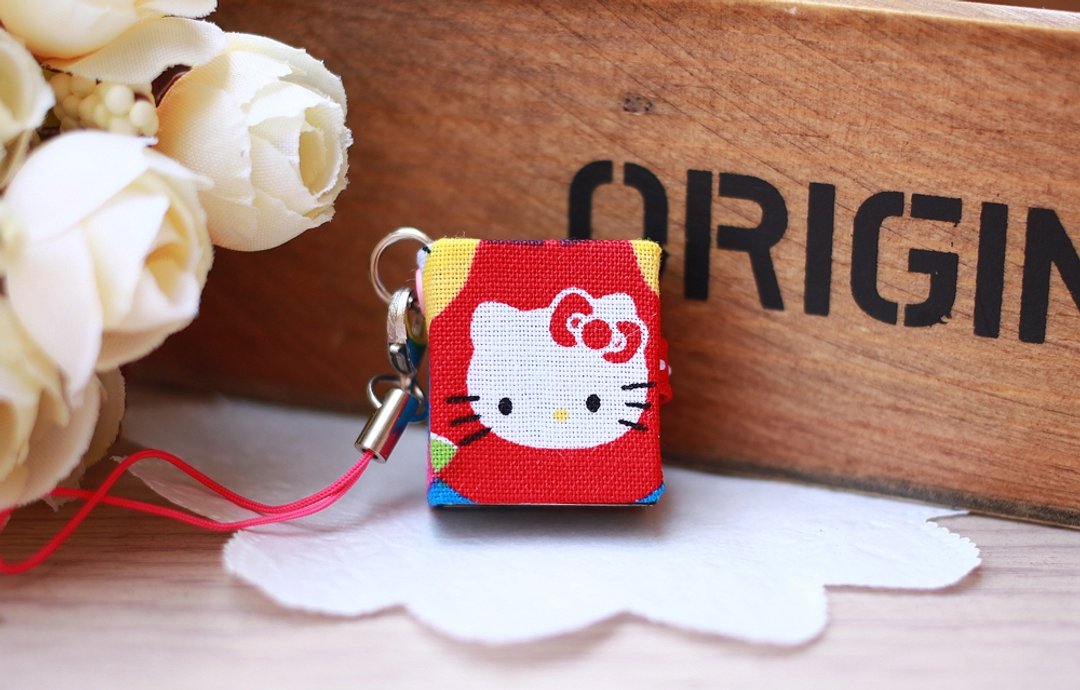 【迷你相本-豆本吊饰】-B款( Hello Kitty 二色) 毕业礼 / 生日 / 情人节 / 定制化礼物 - 吊饰 - 其他材质 红色
