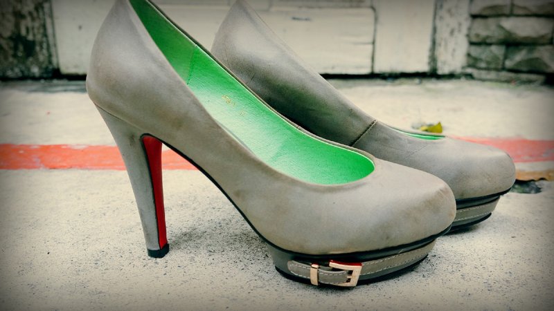 人鱼公主的爱恋。岩石灰稳稳高跟 - 女款休闲鞋 - 真皮 灰色