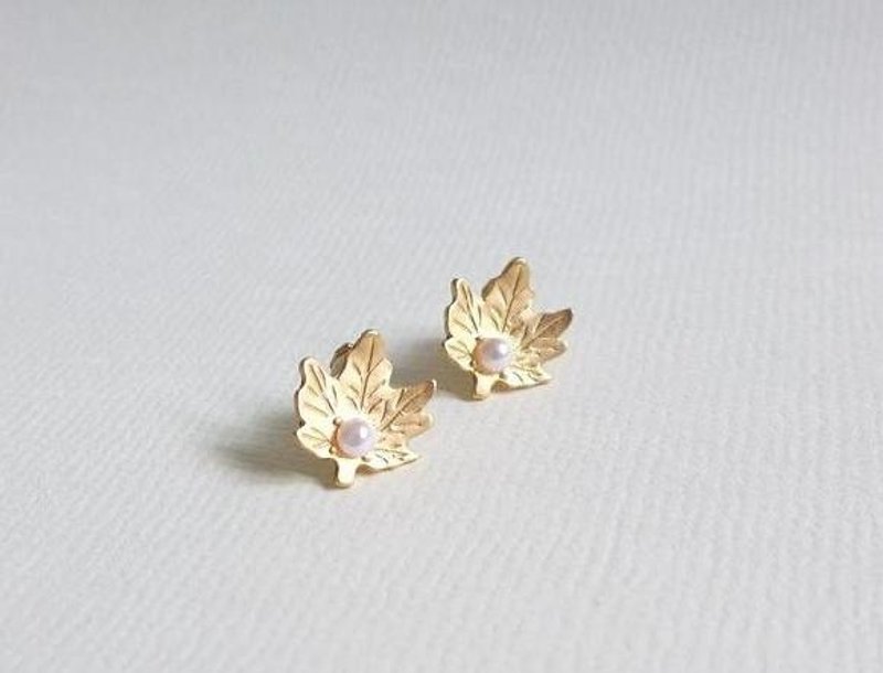 【Studio 5629】Vintage 西洋古董饰品 枫叶 夹式耳环 - 耳环/耳夹 - 其他材质 金色