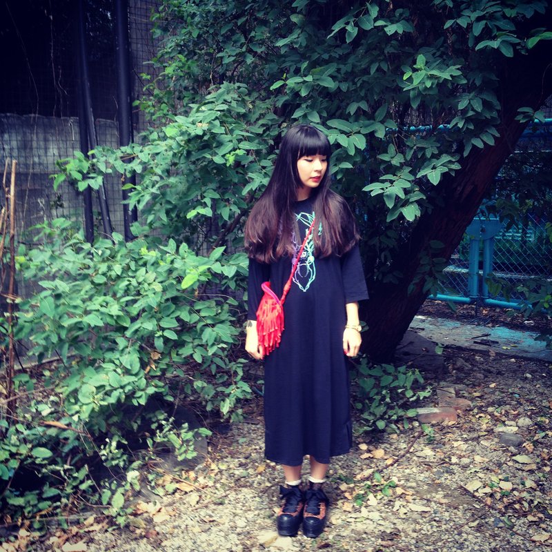 F542[FFF]设计手工印刷紫绿色渐层双花鹿图样长版棉T洋装 - 洋装/连衣裙 - 其他材质 黑色