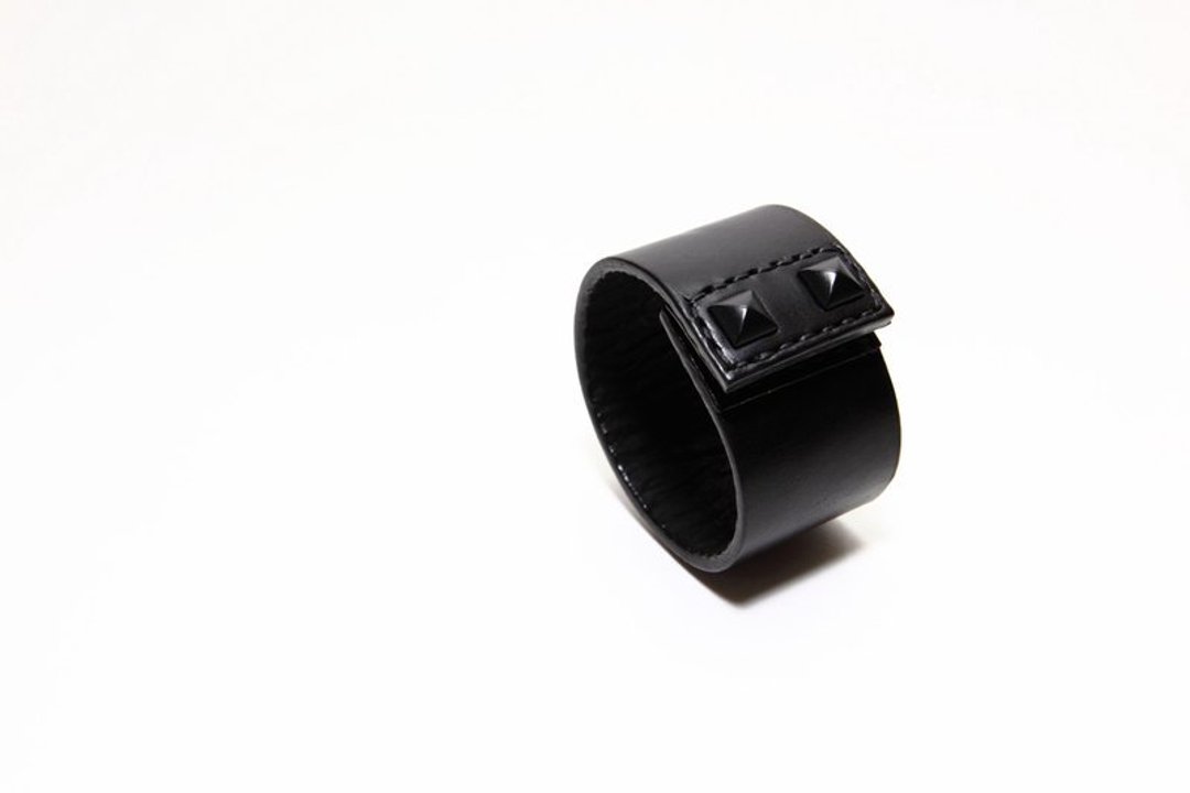The Bleck Rivet - Bracelet 黑铆钉手环 - 手链/手环 - 真皮 黑色