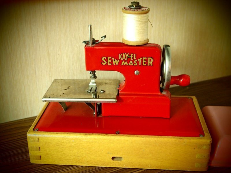 1940年代 德国古董手摇缝纫机 红色Kay an Sew Master Childs sewing machine - 其他 - 其他材质 红色
