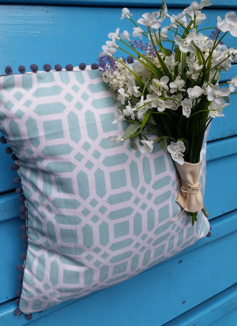 北欧款式粉绿配几何图案灰色小毛球抱枕靠枕靠垫枕套 - 枕头/抱枕 - 其他材质 绿色