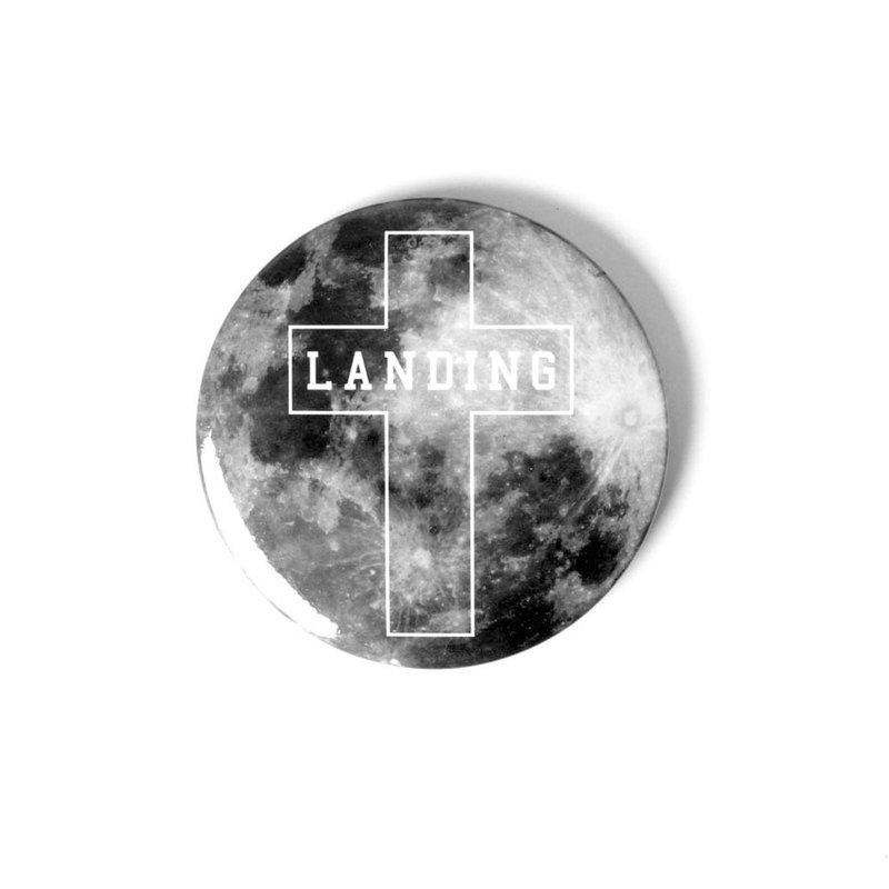 Surprise Badge / Moon Landing 登陆月球 别针 胸章（特大） - 胸针 - 其他金属 灰色