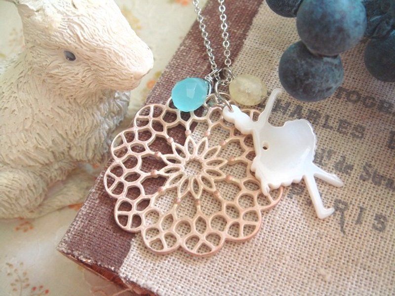 Garohands 天然珍珠贝芭蕾舞者复古洗白大花网片手感中长链  A151 礼物 芭蕾舞 优雅 气质 - 项链 - 其他材质 