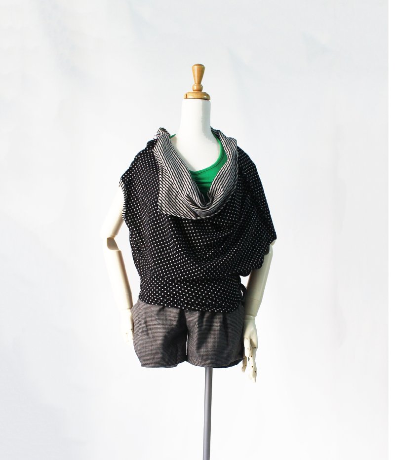 黑点与黑白线***只有一件 设计款 多穿变化型/小 飞鼠袖 /大翻领 罗马领/黑底 白点点 /白底黑条纹/T恤 - 女装 T 恤 - 其他材质 黑色