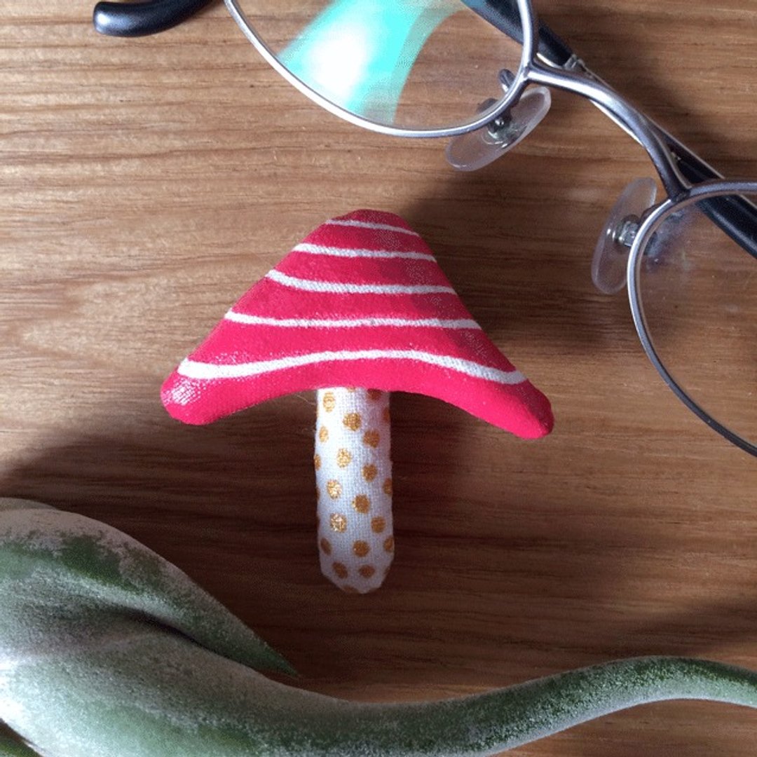 Mushrooms brooch (Akashima × gold point) - 胸针 - 棉 红色
