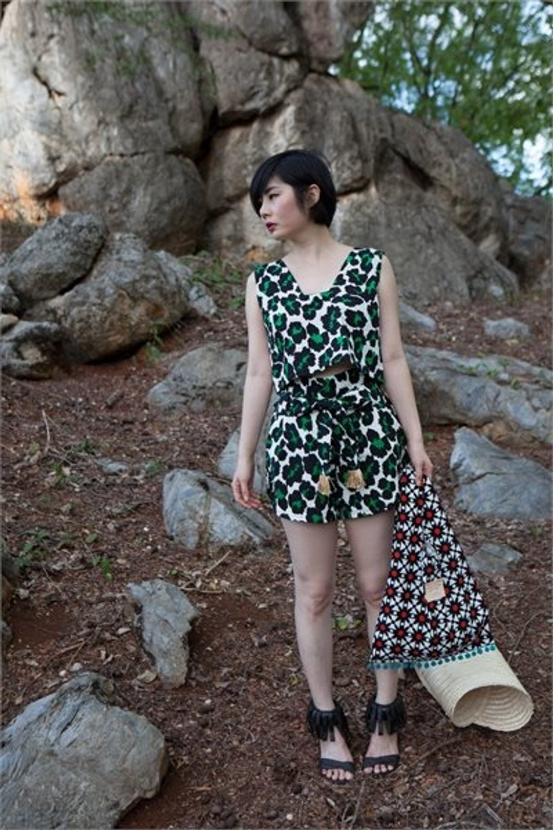 'MUFFIN SHORTS' High Waisted Beach Shorts in Green Skin print - 女装长裤 - 其他材质 绿色