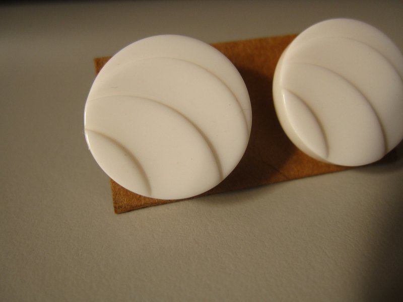 opps!#3｜复古耳环 - 耳环/耳夹 - 塑料 白色