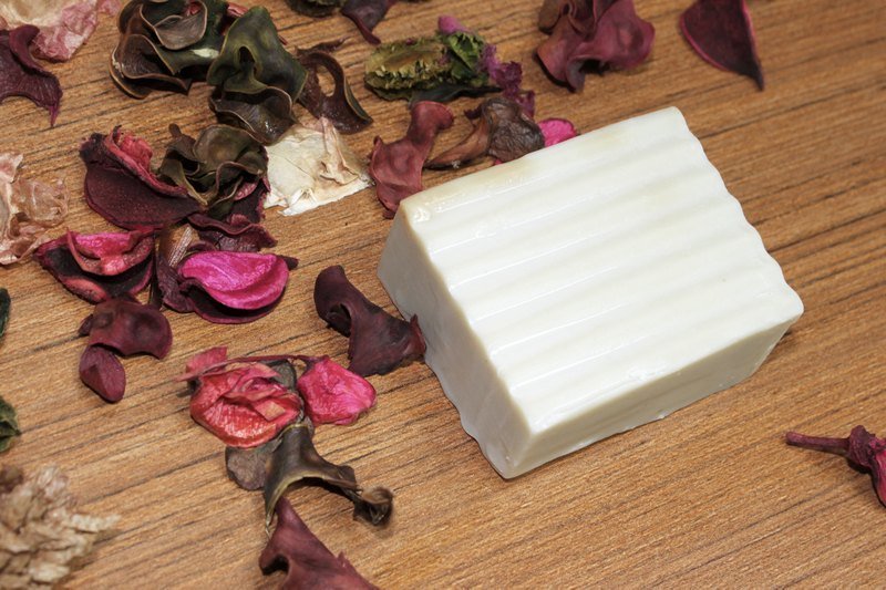 痘先生，不再与你相会★精油手工皂：更生抗痘 - 香薰/精油/线香 - 植物．花 白色