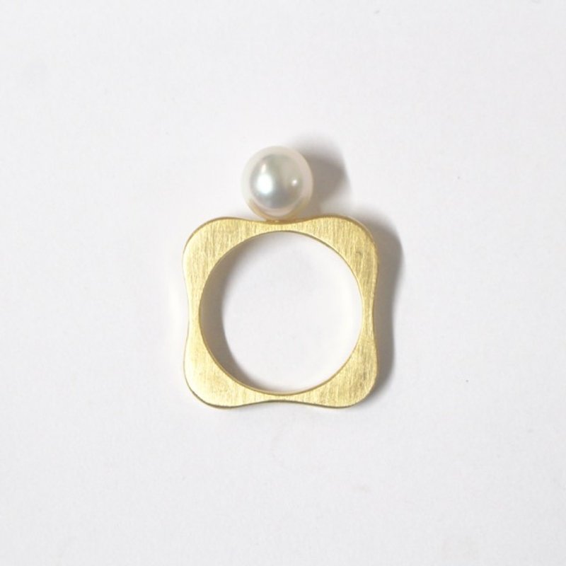 Akoya Pearl Square Ring Gold Color - 戒指 - 宝石 金色