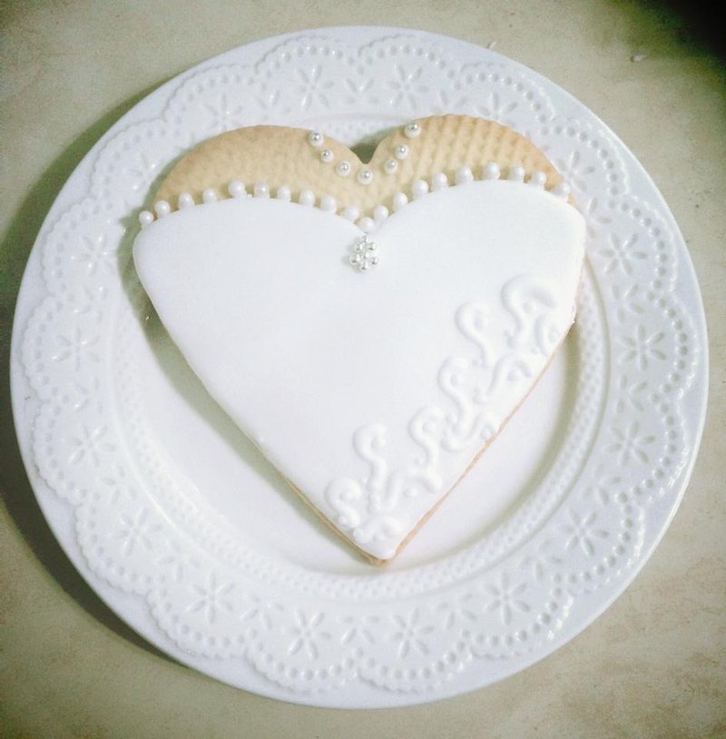 C.Angel 【婚纱拍照饼干】手工制做 不含防腐剂 婚纱拍照道具 超大爱心 新郎新娘糖霜款 - 手工饼干 - 新鲜食材 