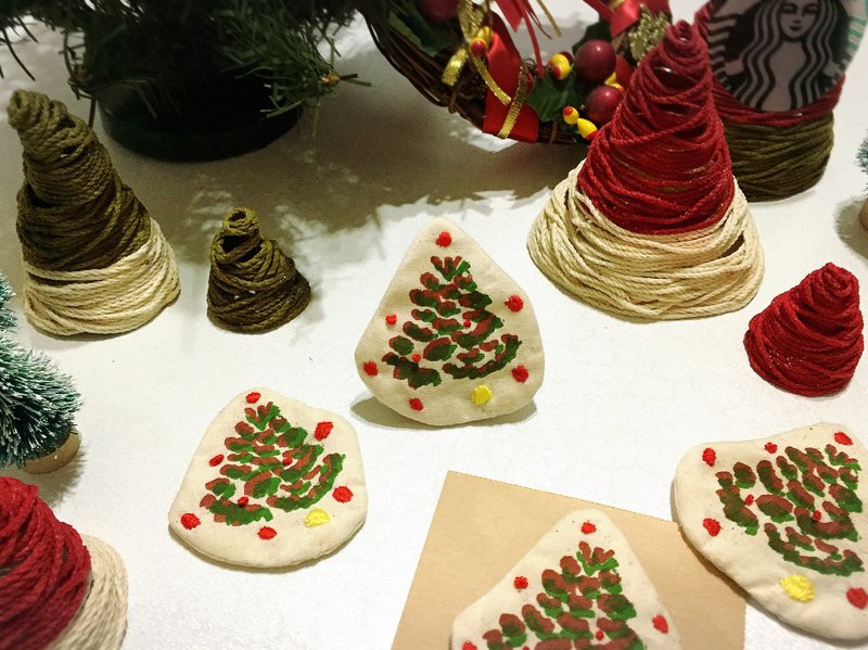 [圣诞节限定]Wish U a Merry X'mas手工刺绣别针 - 胸针 - 其他材质 多色