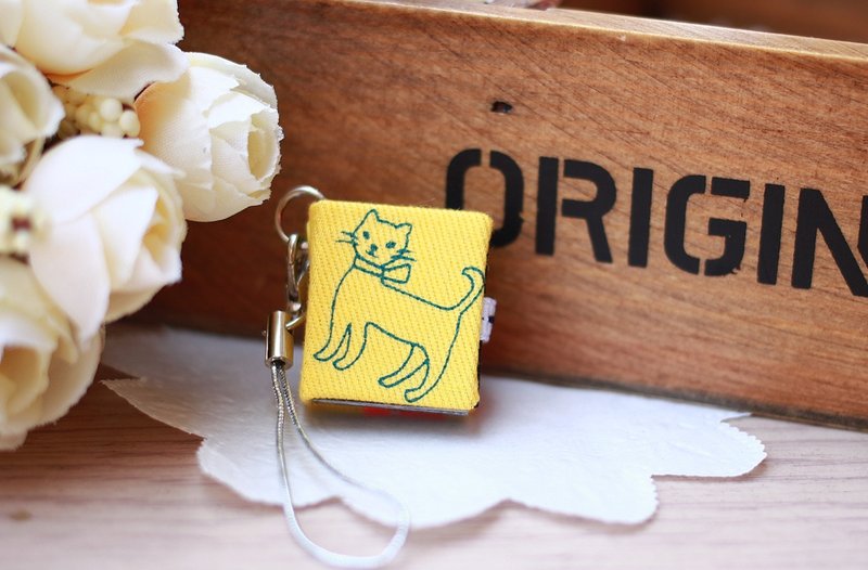 【迷你相本-豆本吊饰】A款(黄色小猫) 毕业礼 / 生日 / 情人节 / 定制化礼物 - 吊饰 - 其他材质 黄色