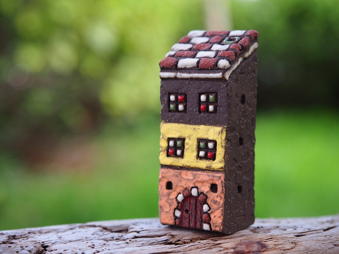 【彩绘村 Colorful Village 】- 手绘童话小陶屋-红白砖屋顶 （可订制） - 摆饰 - 其他材质 